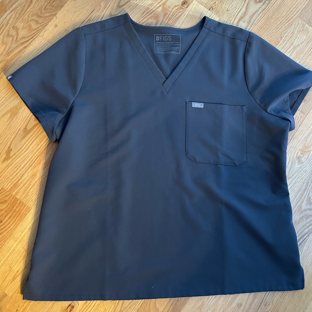 Figs Charcoal Catarina Petite Scrub Top